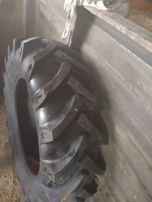 Vând cauciuc de tractor 445