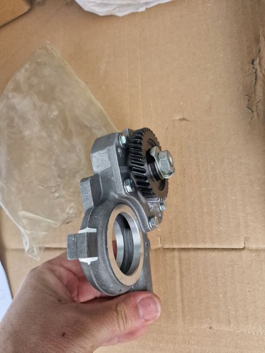 Pompa ulei tractor fiat 211 215 import Italia noua preț 1650  lei se p