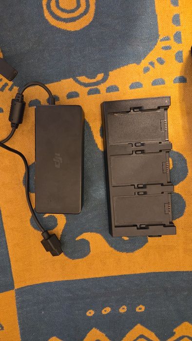 Продам дрон dji spark