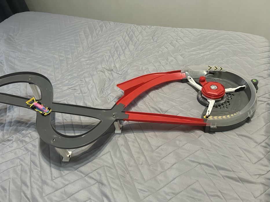 Продам трассу Hot Wheels оригинал