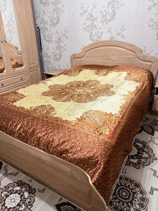 Двуспальная кровать