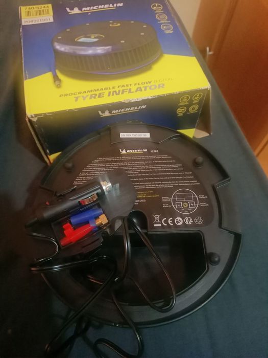 Vând compresor nou auto. 12V.Micheline