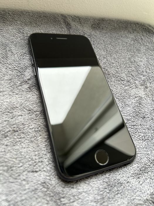 iPhone SE 2020 64GB Negru – stare impecabilă, liber de rețea