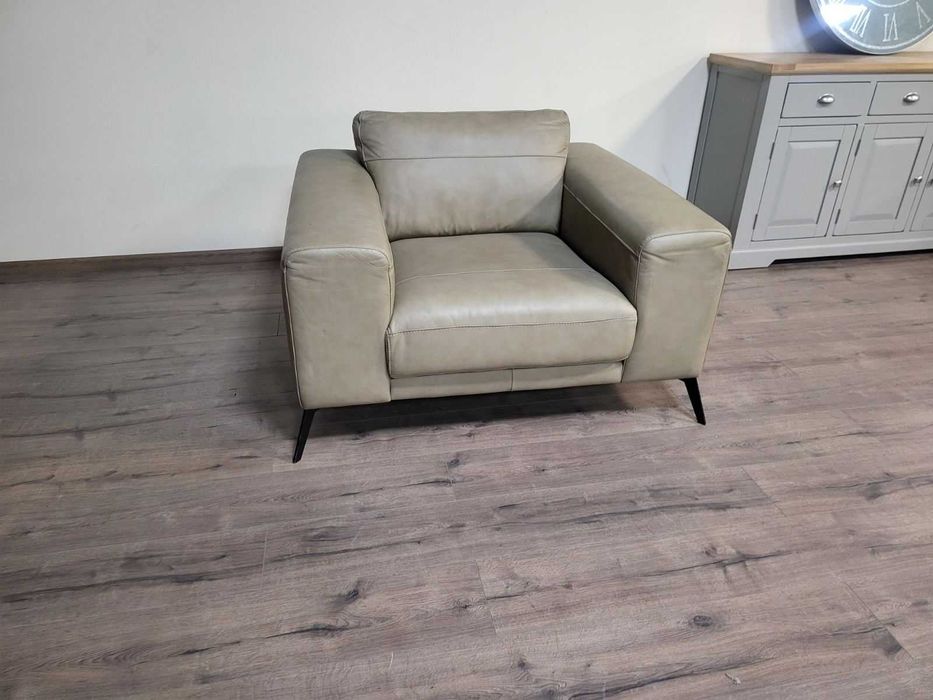 Бежов кожен фотьойл 100 % естествена кожа