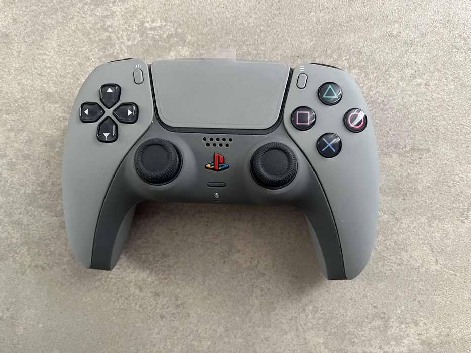 PS5 controller 30th Anniversary