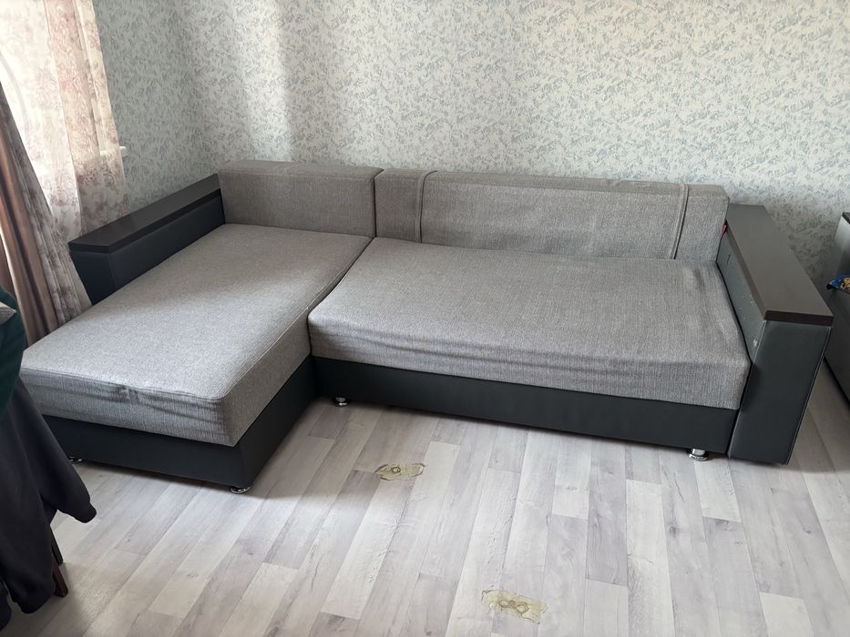 В продаже два дивана