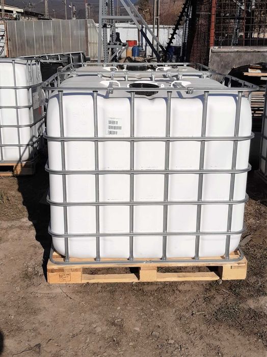 Bazin/cub plastic negru  1000 l cu suport