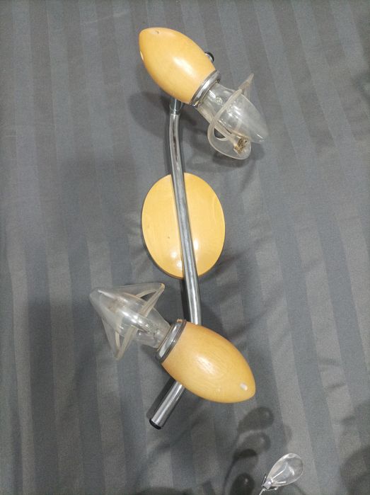 Продам люстру и светильник