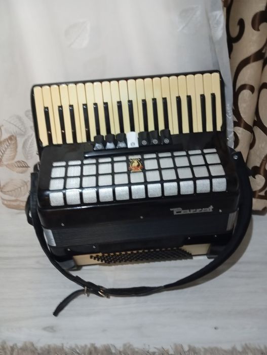 Acordeon  Parot cu 96 basi