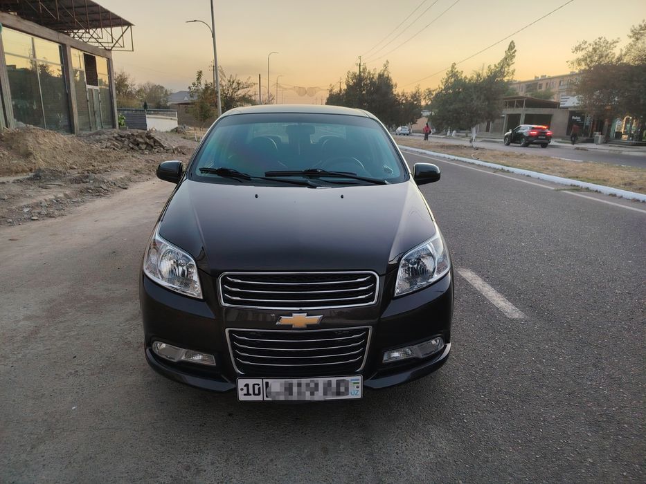 Nexia 3, 2 pozitsiya sotiladi. Holati zo'r, gaz benzin