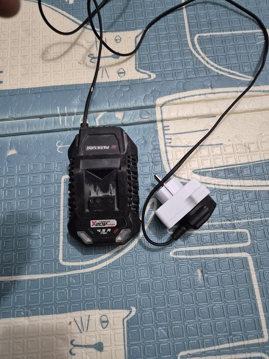 Vand încărcător Parkside 20V 4ah