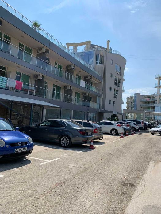 Предлагам нощувки в  двустаен апартамент на първа линия в гр. Бяла.