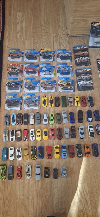 Vând mașinuțe hotwheels
