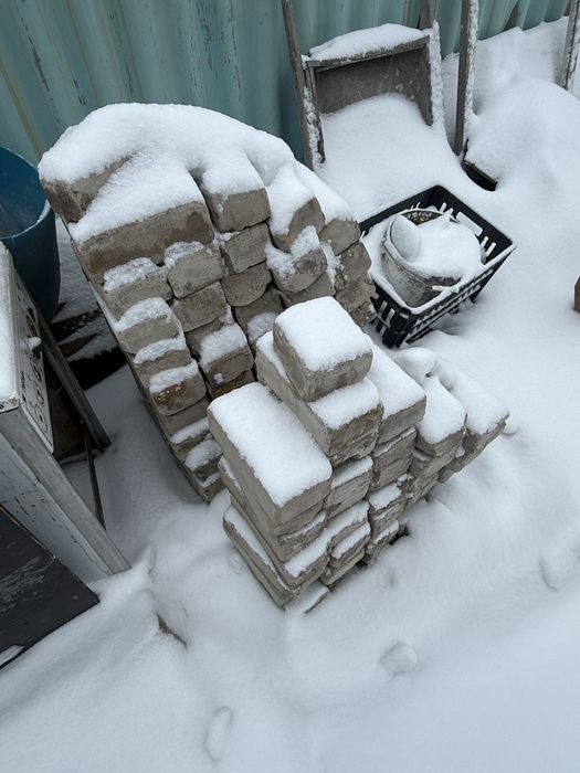 Продам б/у кирпич силикатный