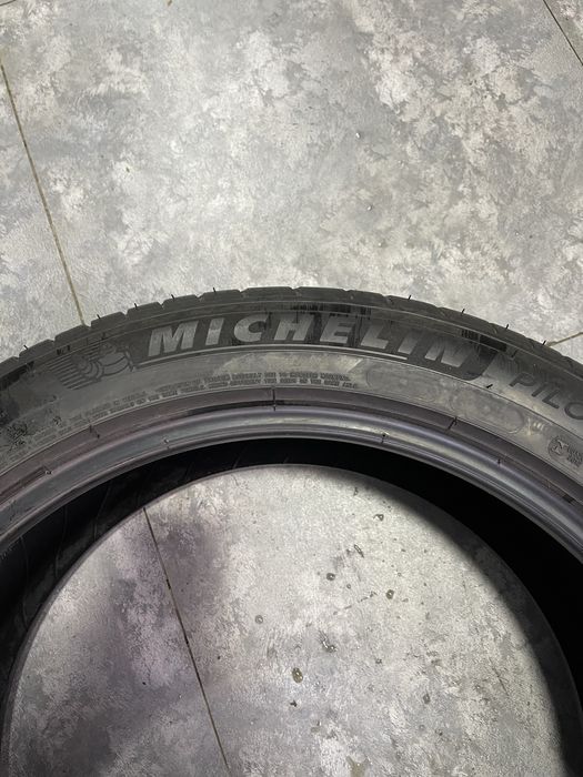 Michelin Pilot sport 4 245/45R19
