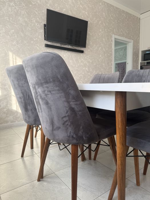 Продам стол со стульями (6 стульев)