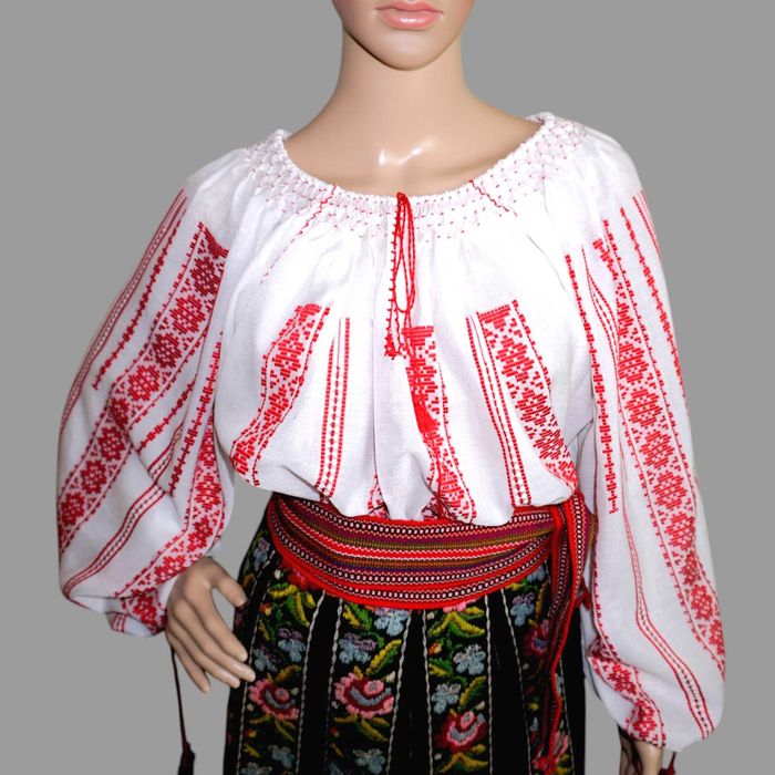 Costum popular cu ie tesuta manual marimea L-XL