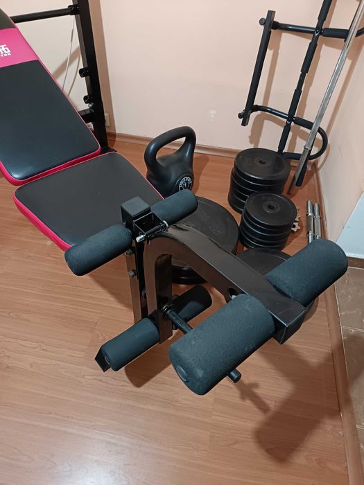 Продавам лежанка с лостове и тежести