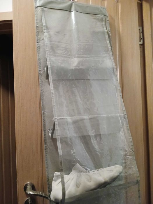 Стилаж за обувки , закачалка зо стена.