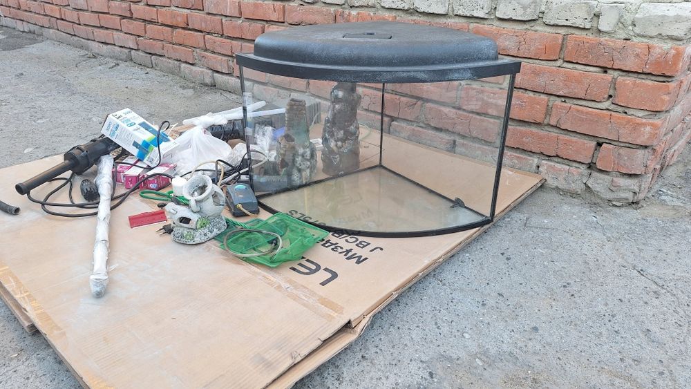 Продам аквариум 50 л.с принадлежности.