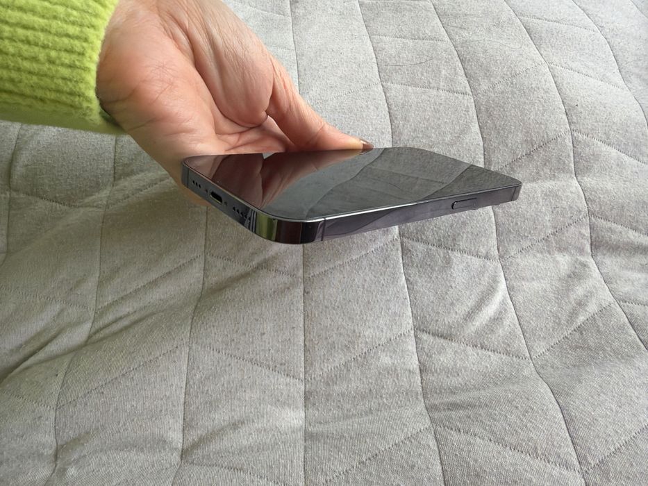 Iphone 14 Pro purple