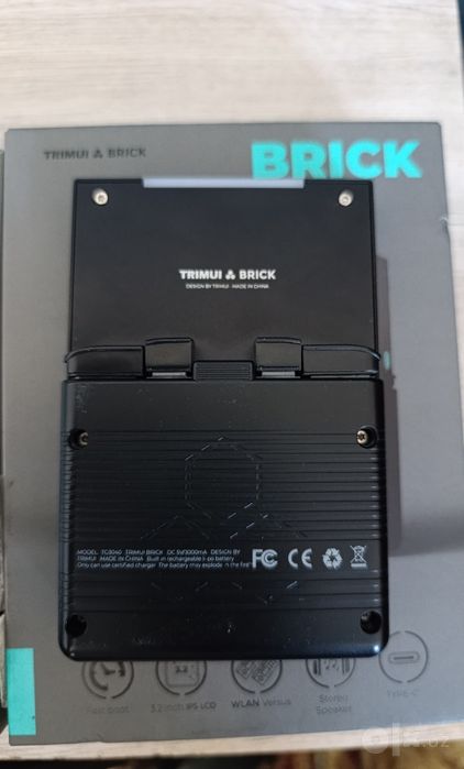 Игровая портативка Trimui Brick