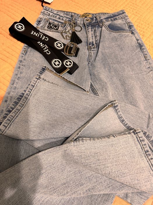 Джинсы на высокой посадке.