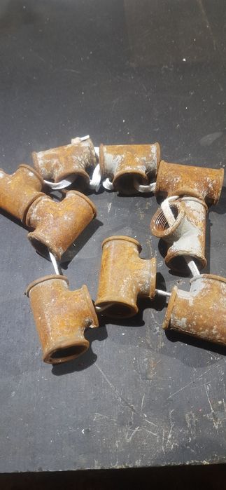 Продаю тройники чугунные