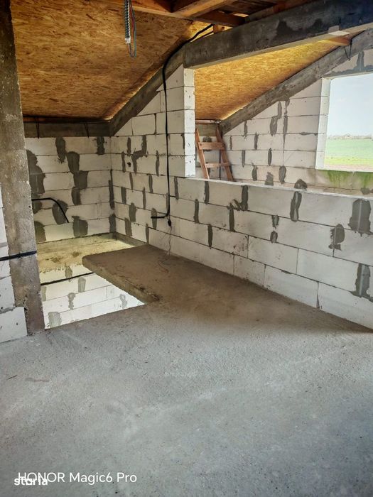 Casa in curs de constructie de vanzare