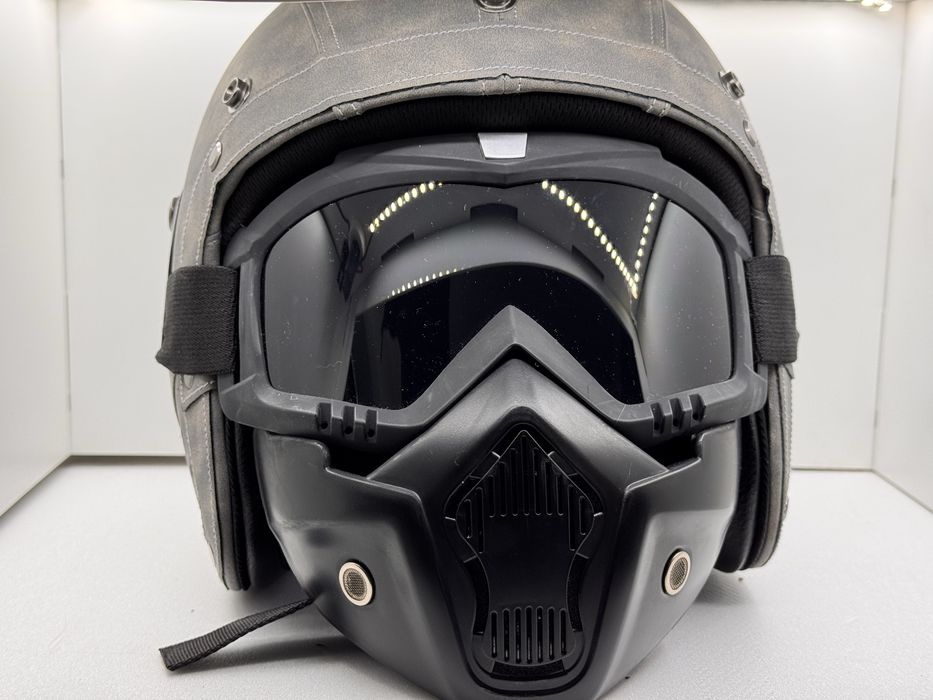 каска XL с очила и маска за мотор или тротинетка