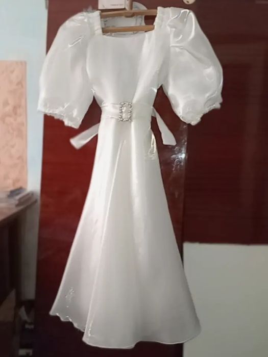 нарядное платье.