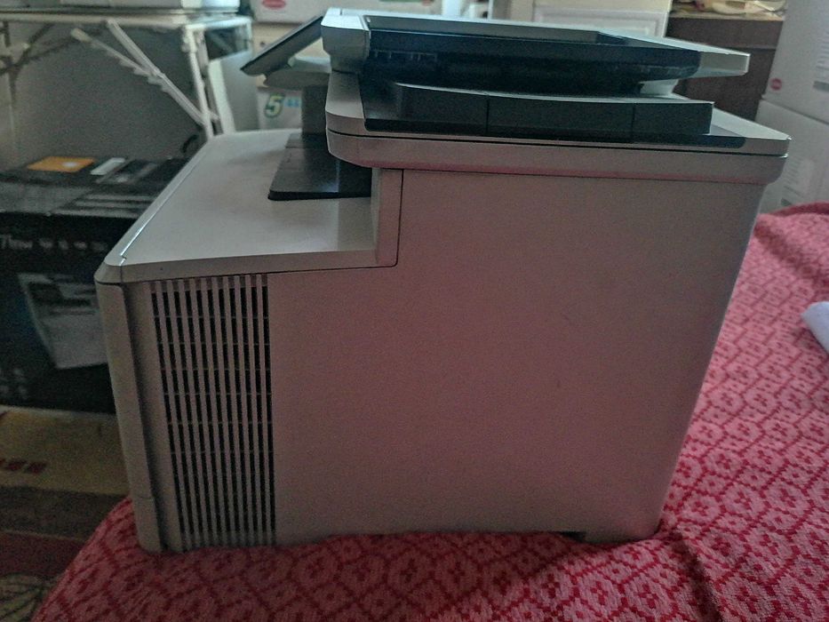Лазерен цветен принтер HP Color LaserJet MFP M477fnw
