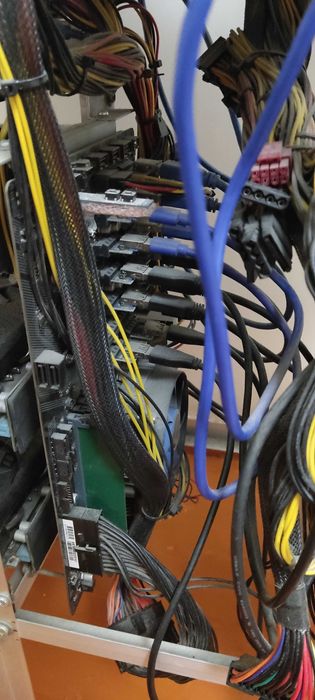 Майнинг ферма 12 видеокарт mining