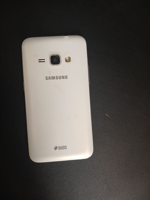 Galaxy J1 (2016) Duos в белом корпусе.