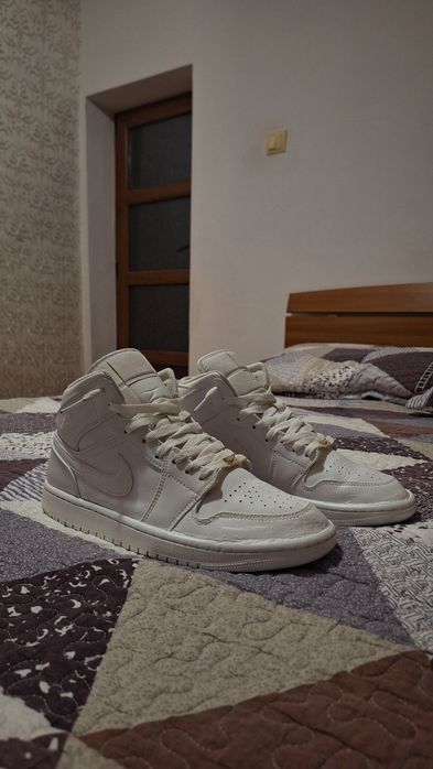 Servicii de curățare/econdiționare/vopsire/personalizare/ adidasi