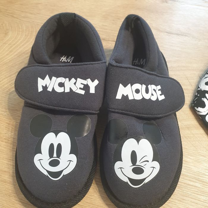 Детски обувки и буйки различни размери