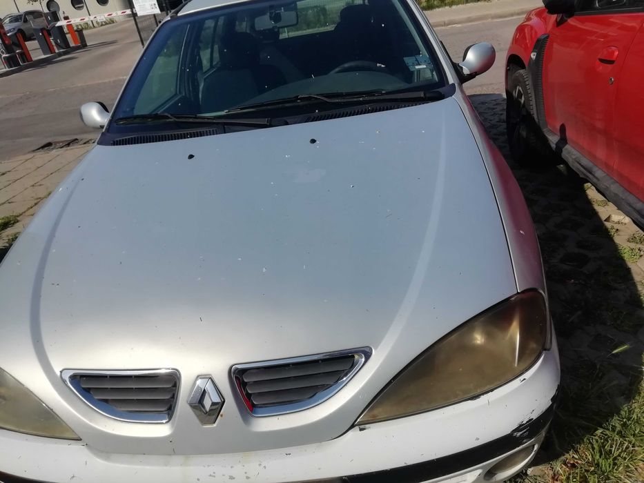 продавам Рено Меган - 2000 г., 1,6 16V