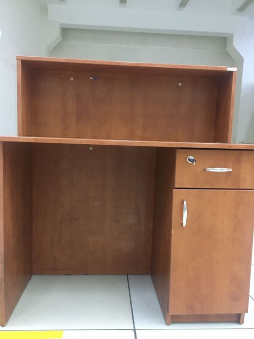 Письменный/ рабочий стол.