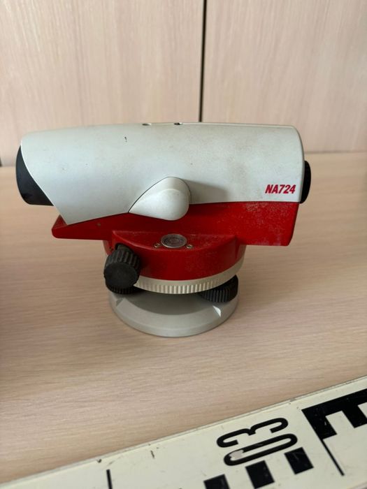 Leica 724 нивелир продам в отличном состоянии