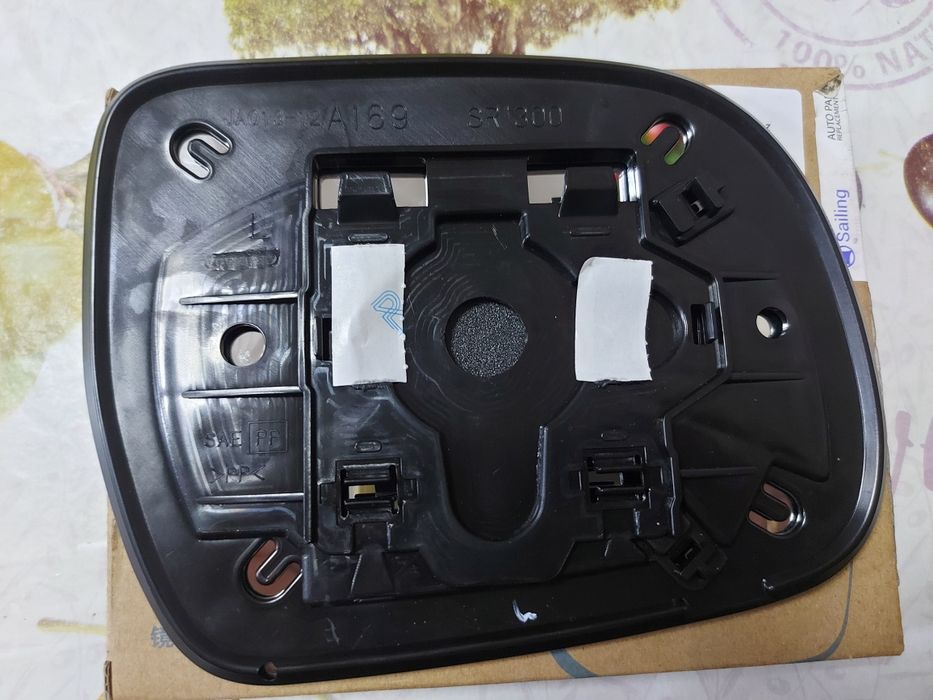 Продам зеркальный элемент HiLUX