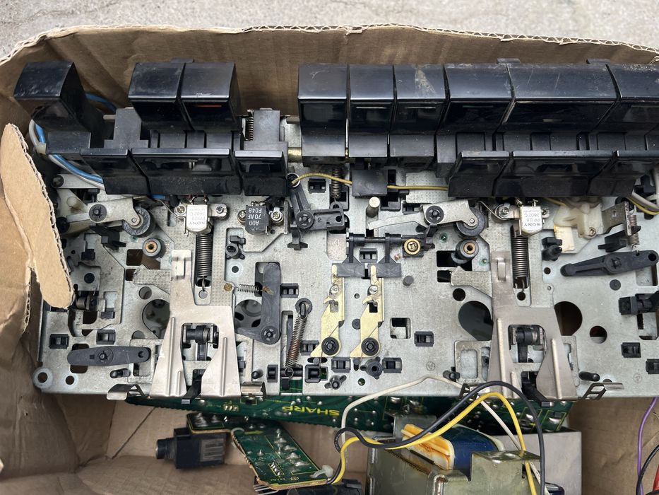 Vand Sharp GF 555 de piese complet