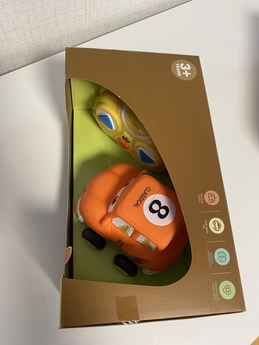 Радиоуправляема анимационна кола в оранжево, с дистанционно