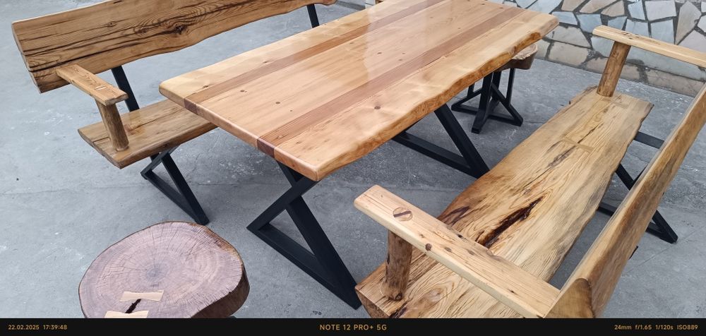 Стол и скамейки из массива