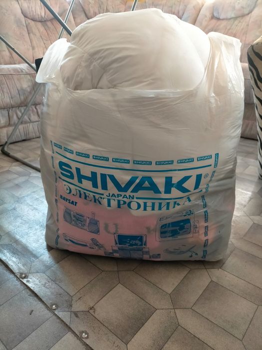 Отдам женские вещи символично