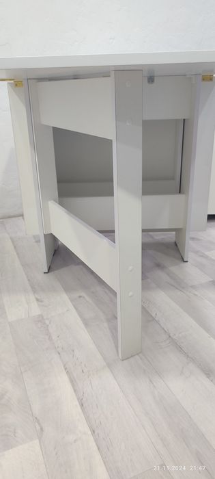 Продам стол книжка