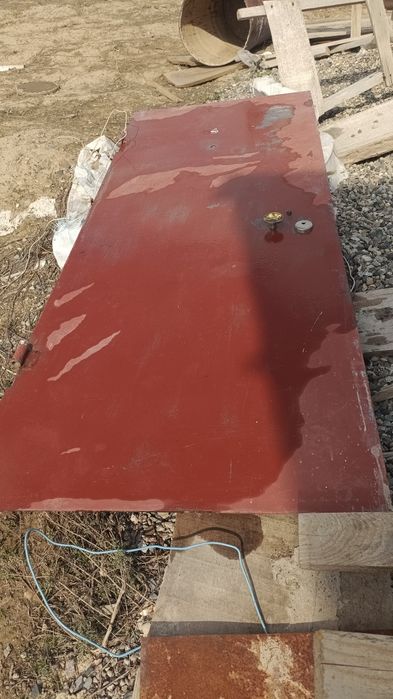 Дверь , железный