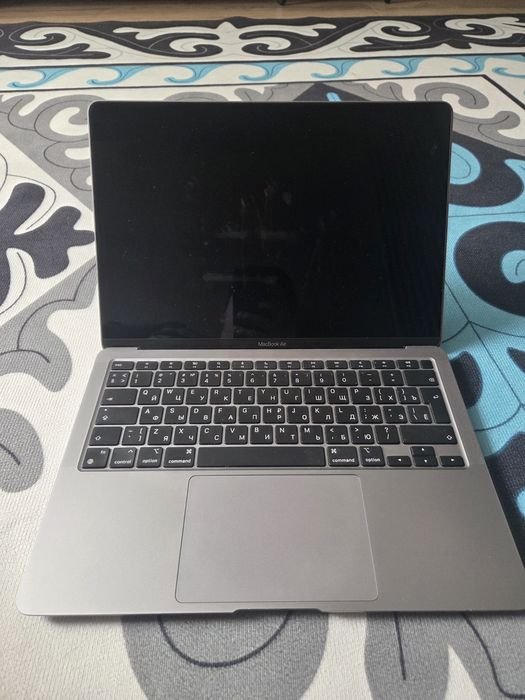 Macbook air m1 8/256 84%