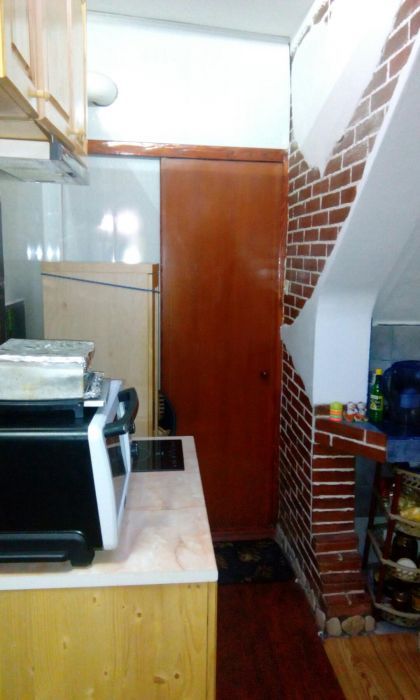 Продавам къща, и още една малка къща в двора.