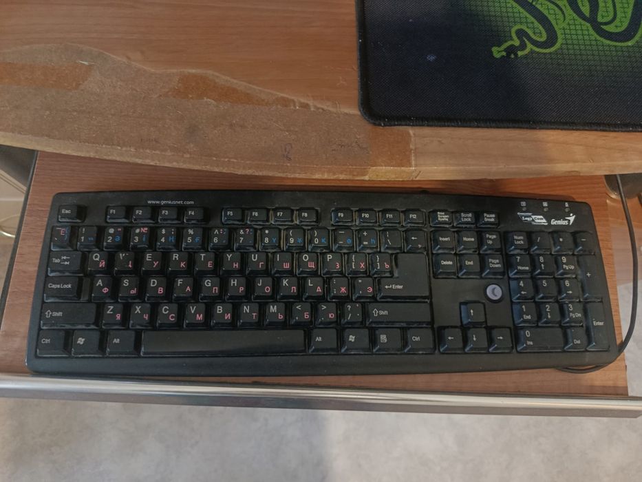 Компьютер с компьютерным столом