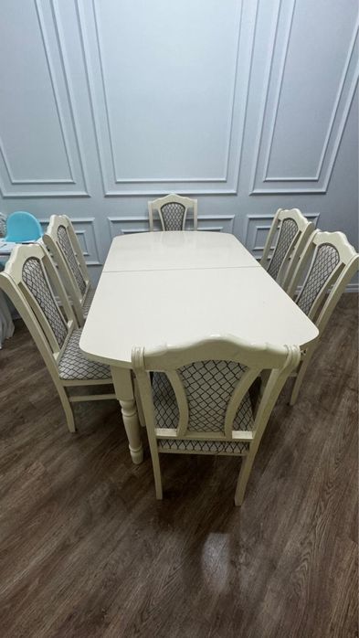 Стол со стульями